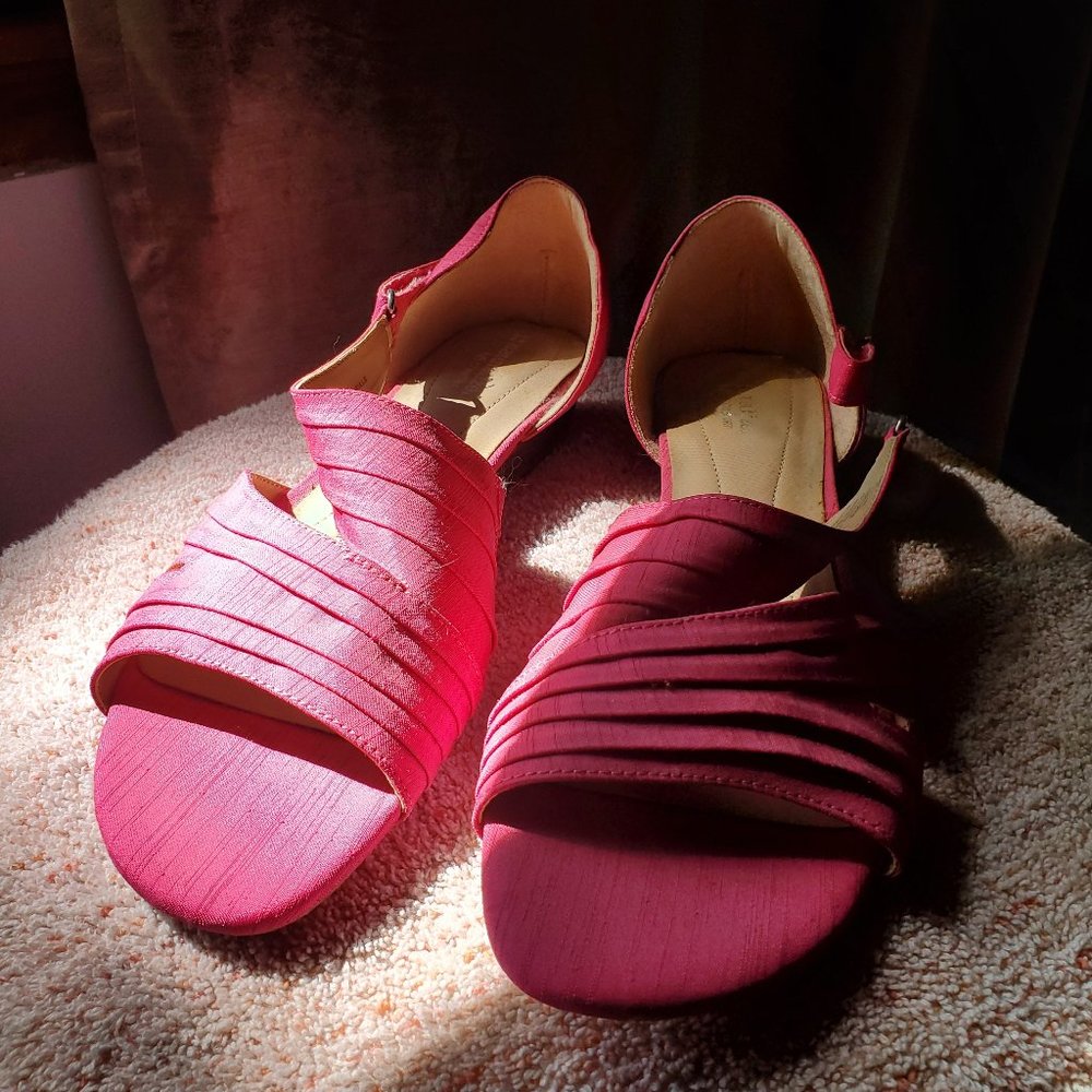 Jane Sandal by Naturalizer Pink Fabric Size 10